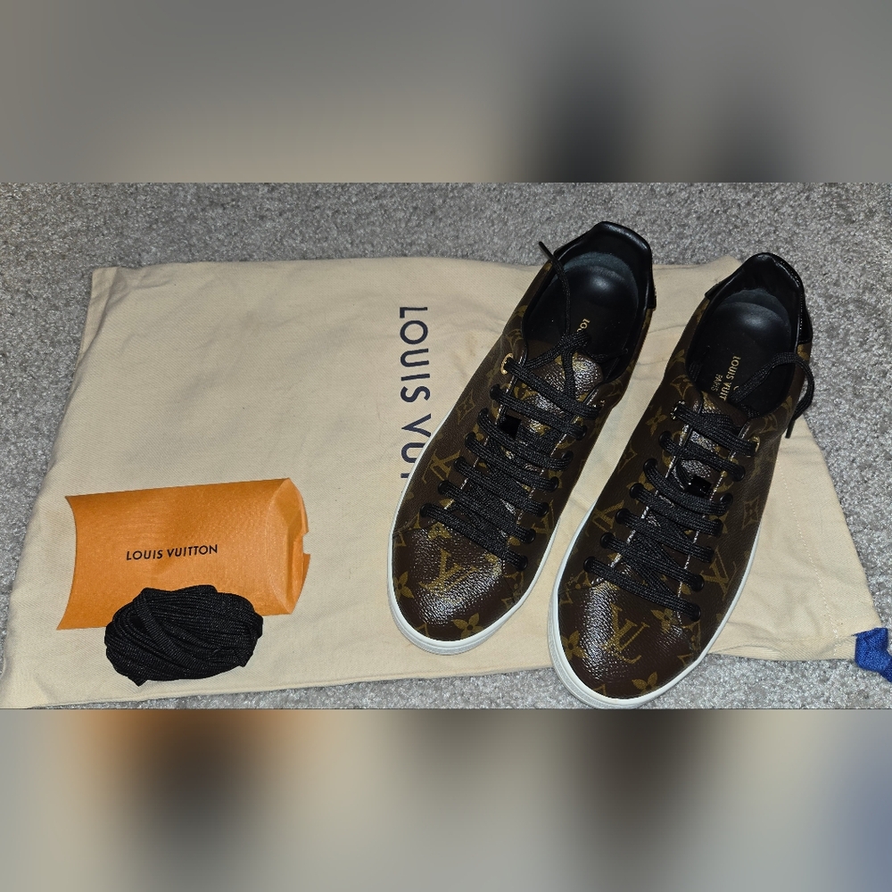 Louis Vuitton Monogram Canvas Sneakers - 100% Authentic. - Picture 7 of 7